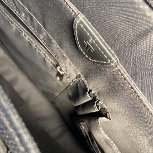 Tumi T-TECH Classic 5506 Black Gray Nylon Messenger Shoulder Laptop Bag - Picture 7 of 7